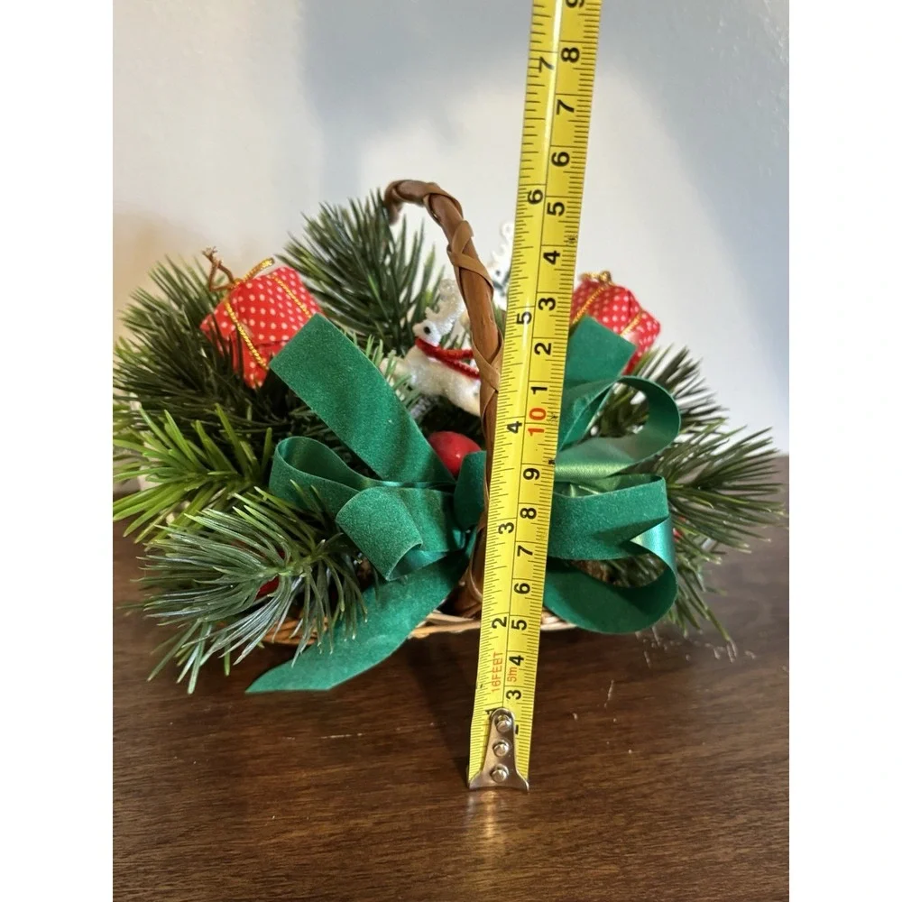 Vintage Basket Small Christmas Plastic‎ Pine Needles Flocked Deer 80s Holiday